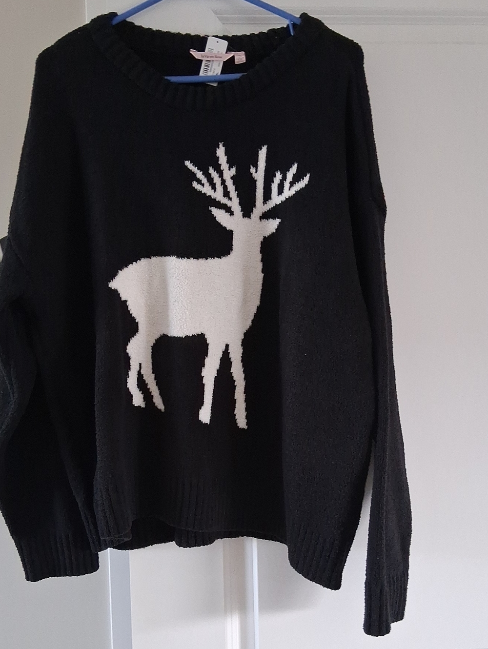 La Vie En Rose Black Crewneck Sweater with White Deer Motif